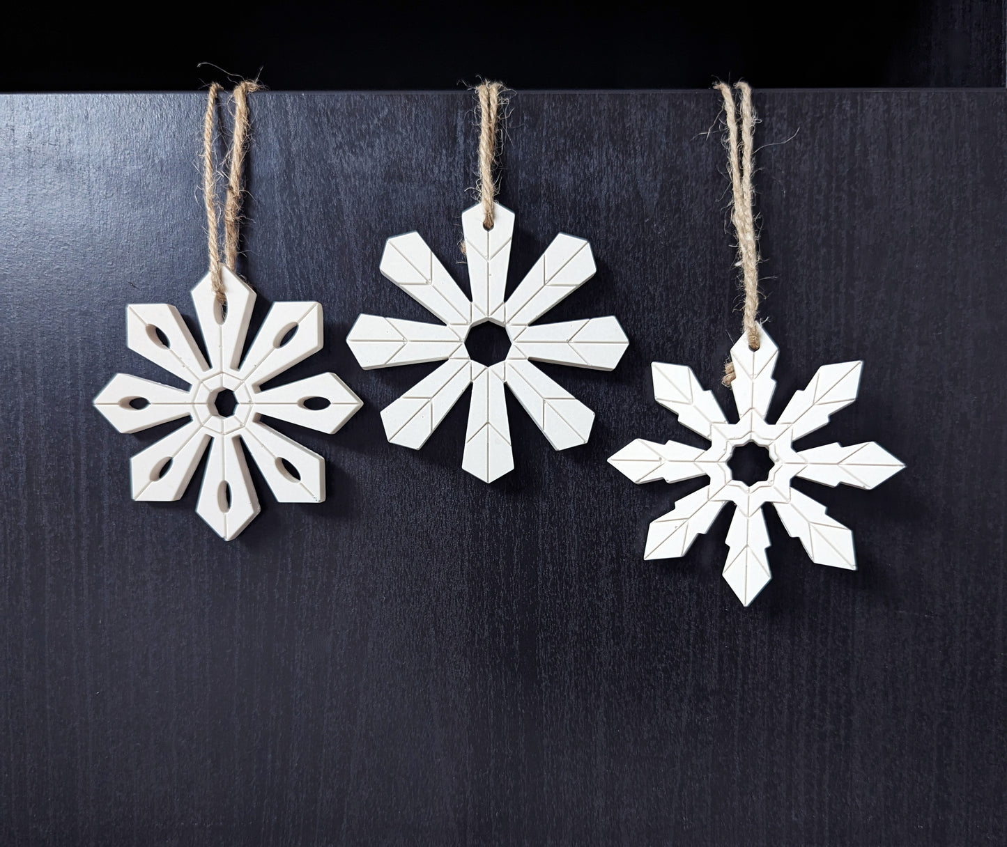 [End of line] Concrete snowflake decorations - set of 3