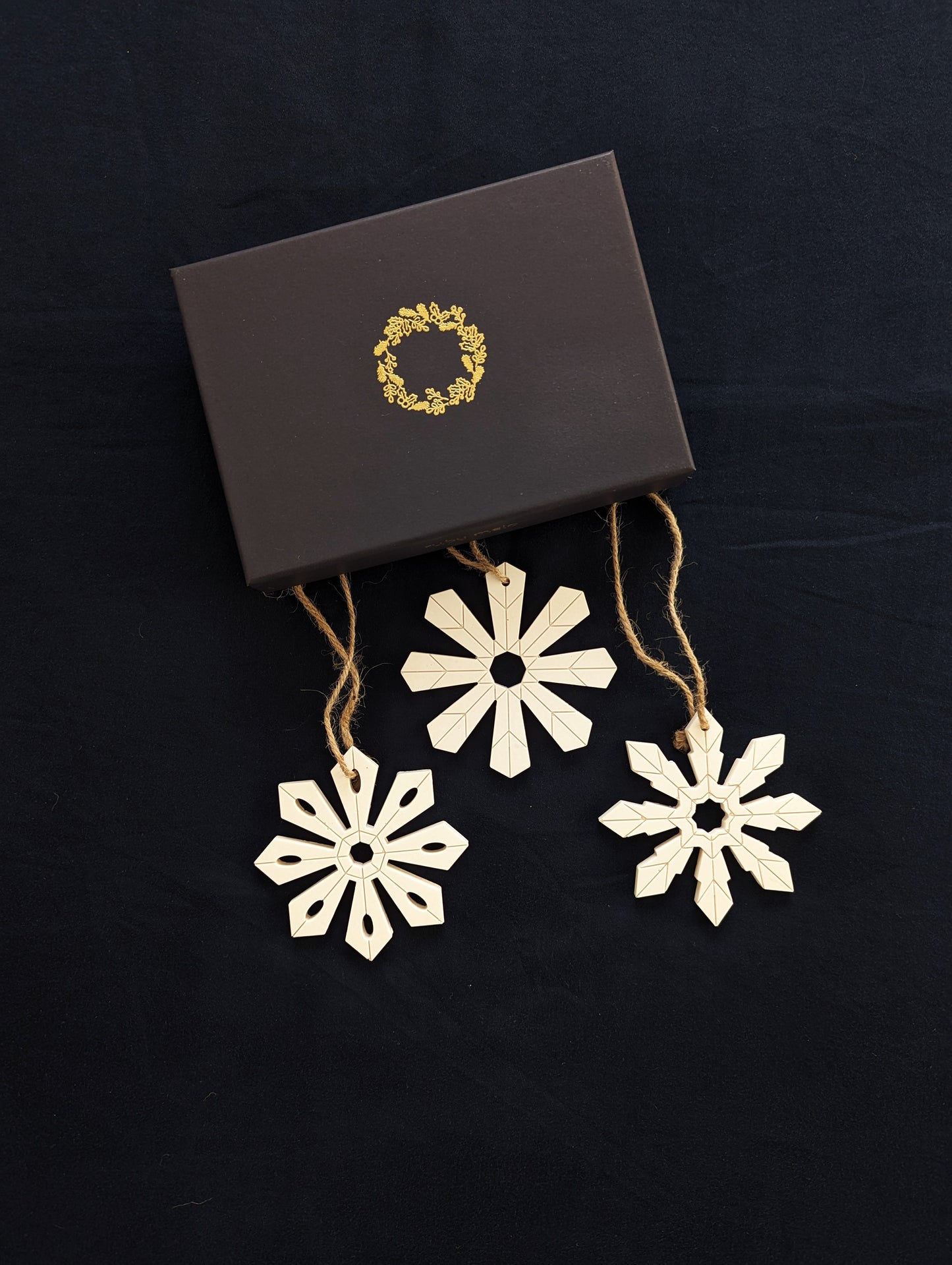 [End of line] Concrete snowflake decorations - set of 3