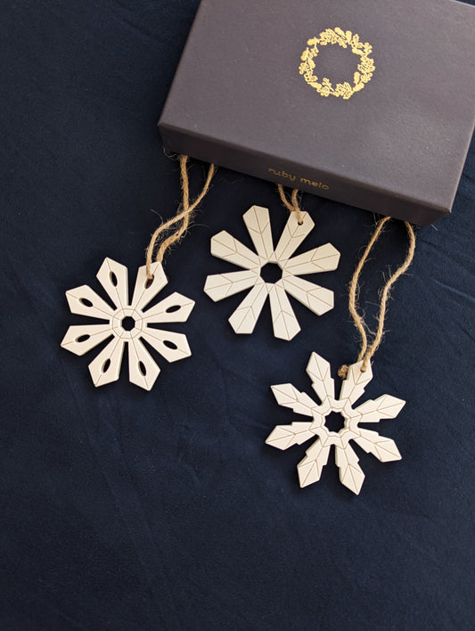 [End of line] Concrete snowflake decorations - set of 3