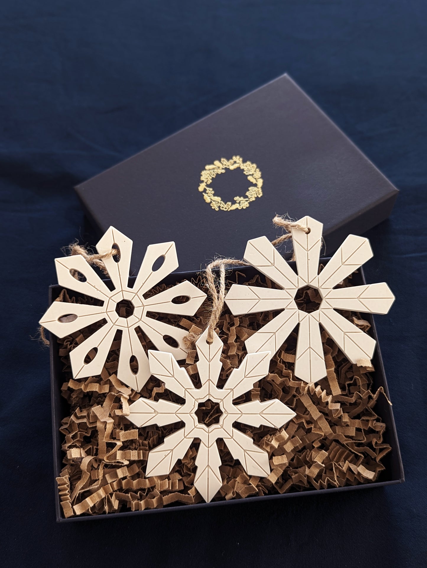 [End of line] Concrete snowflake decorations - set of 3