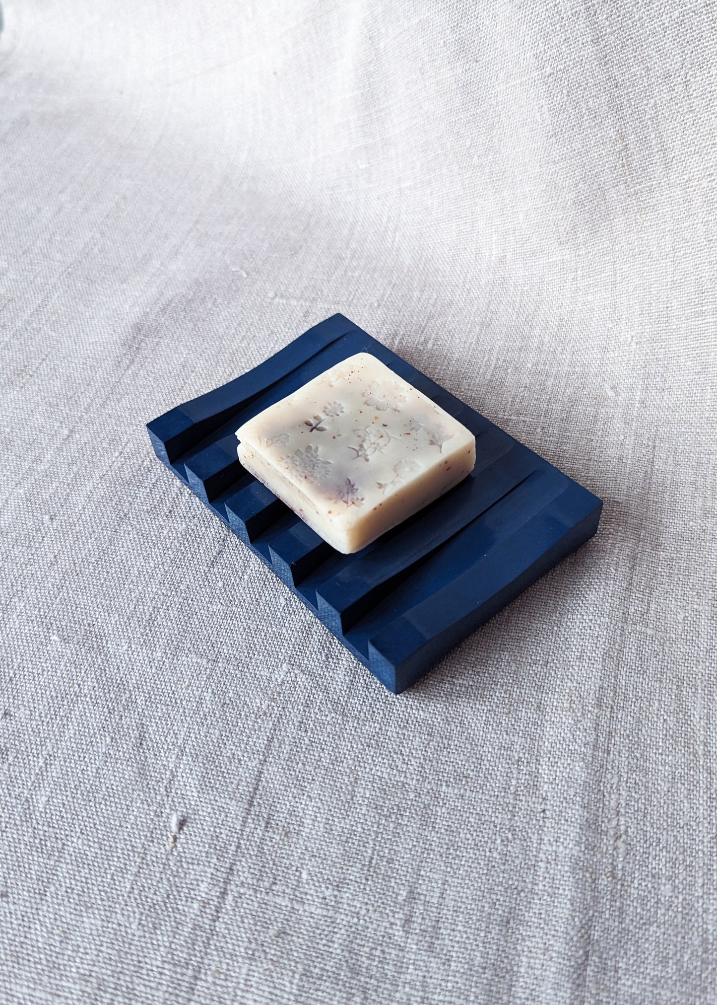 Slotted soap dish - ocean blue