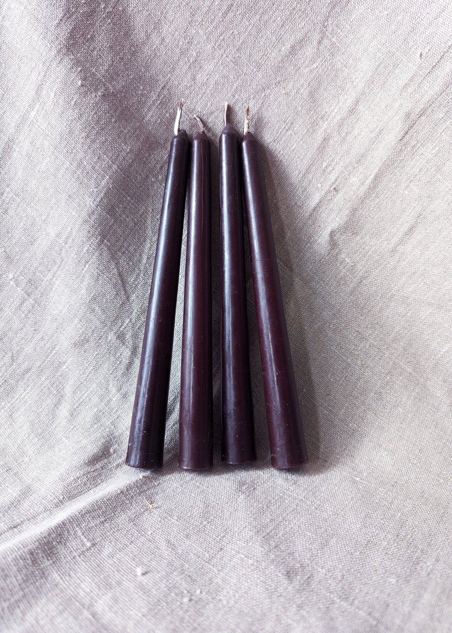 Beeswax taper dinner candle - brown