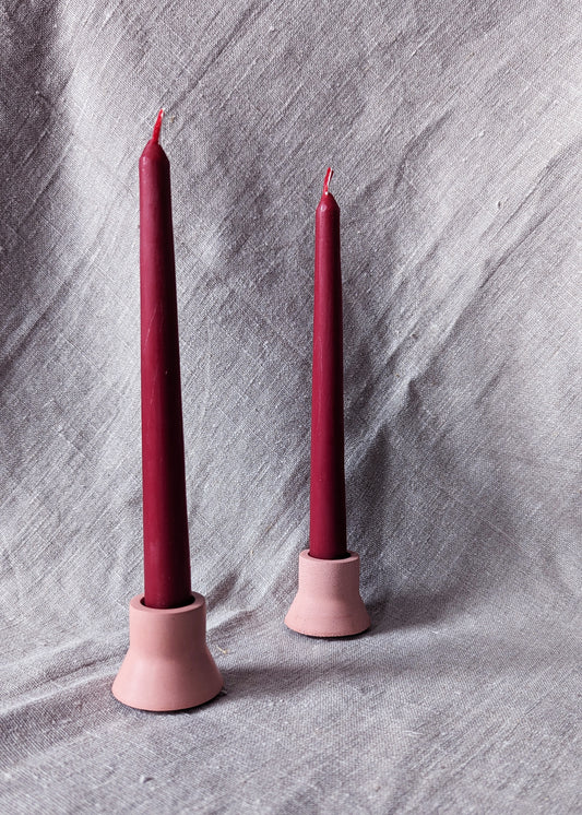 Beeswax taper dinner candle - burgundy