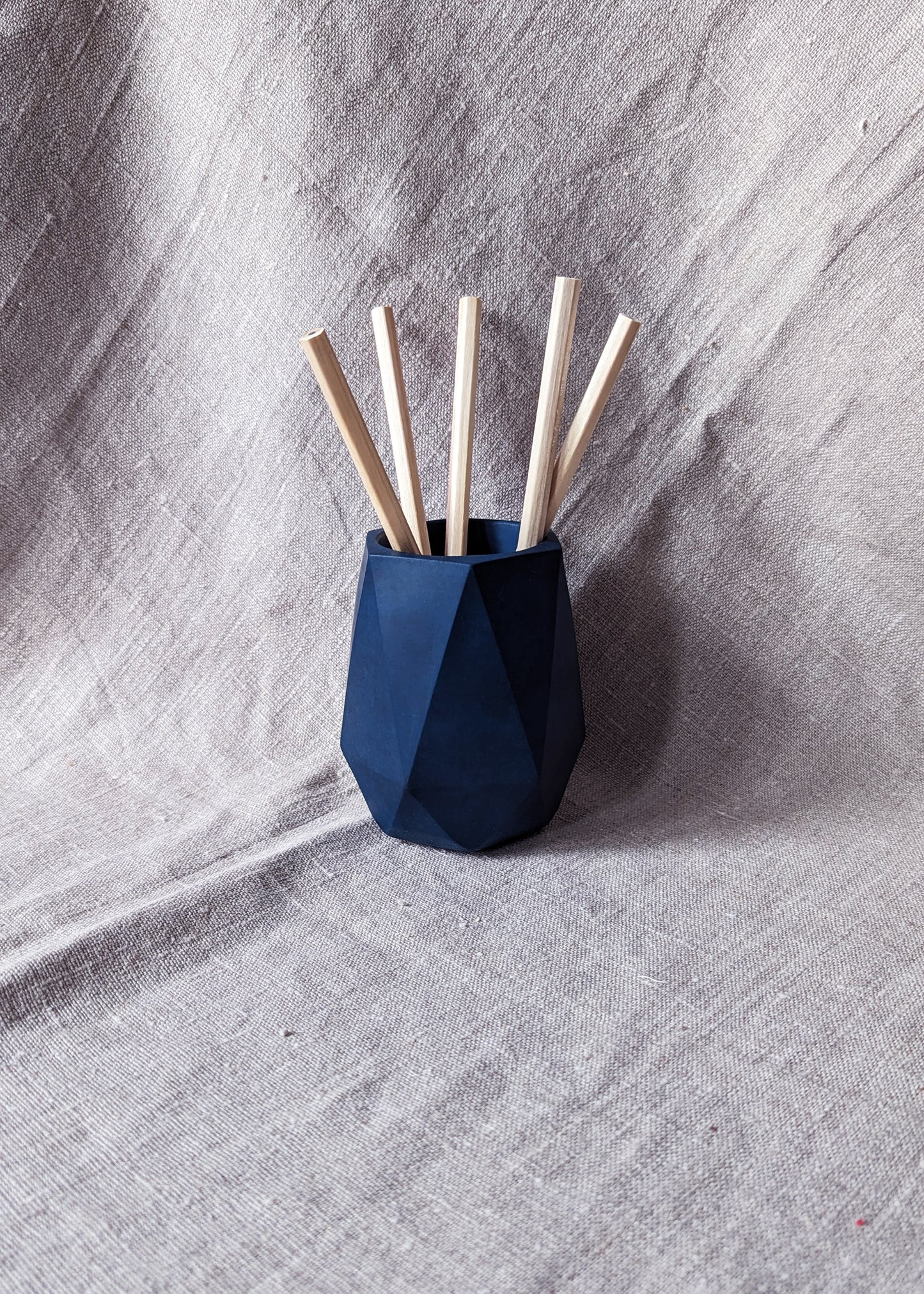 Concrete geometric pen holder - ocean blue