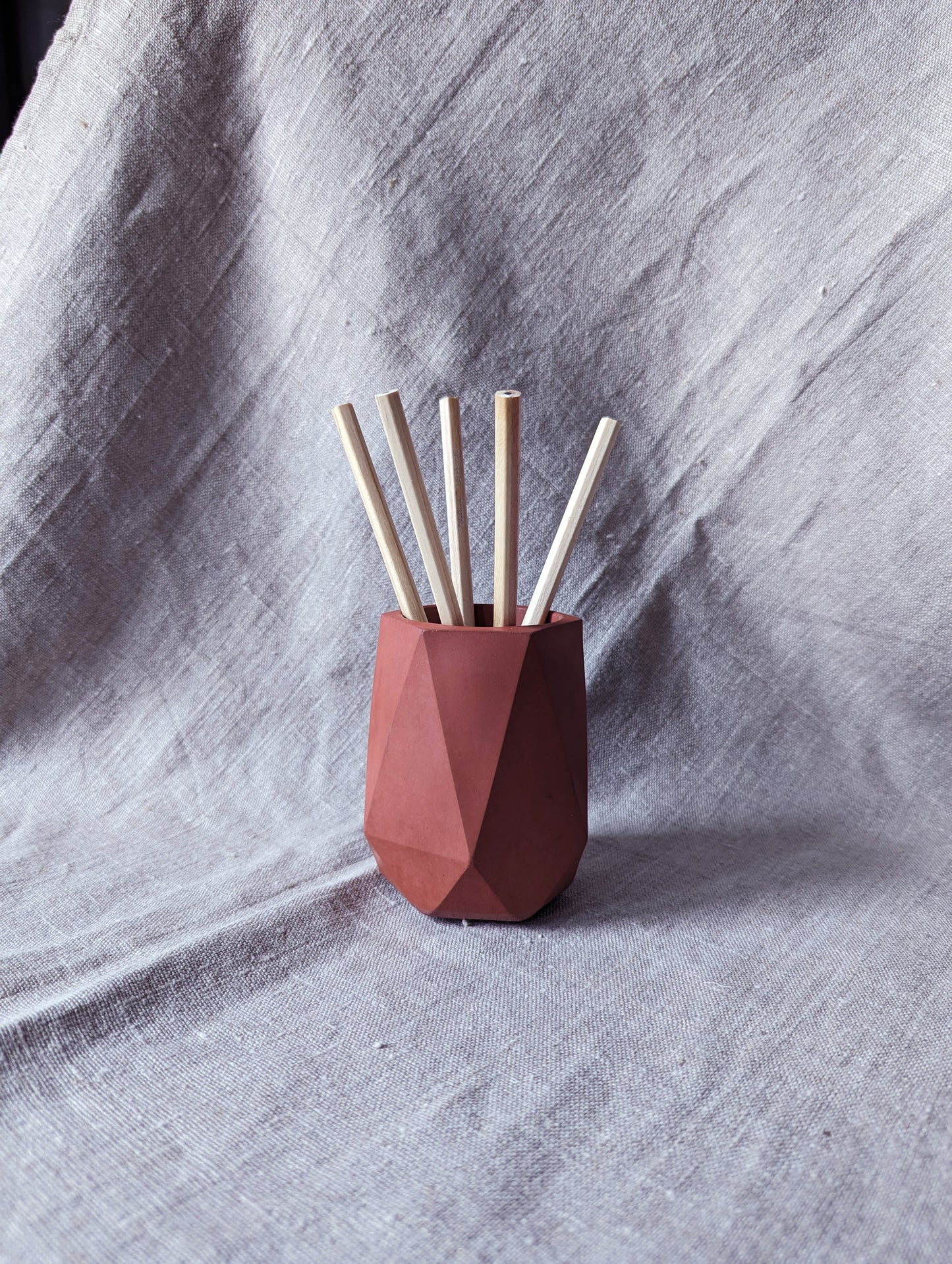 Concrete geometric pen holder - red ochre