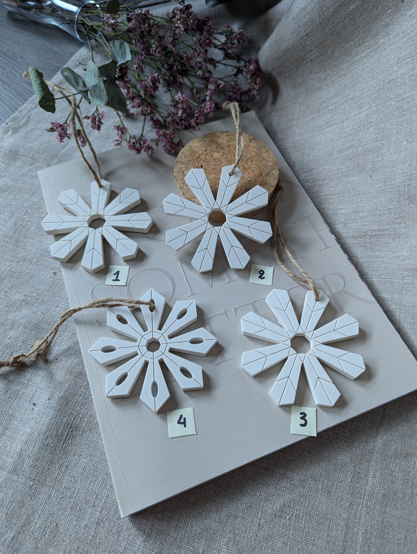 [End of line] Concrete snowflake decorations - single