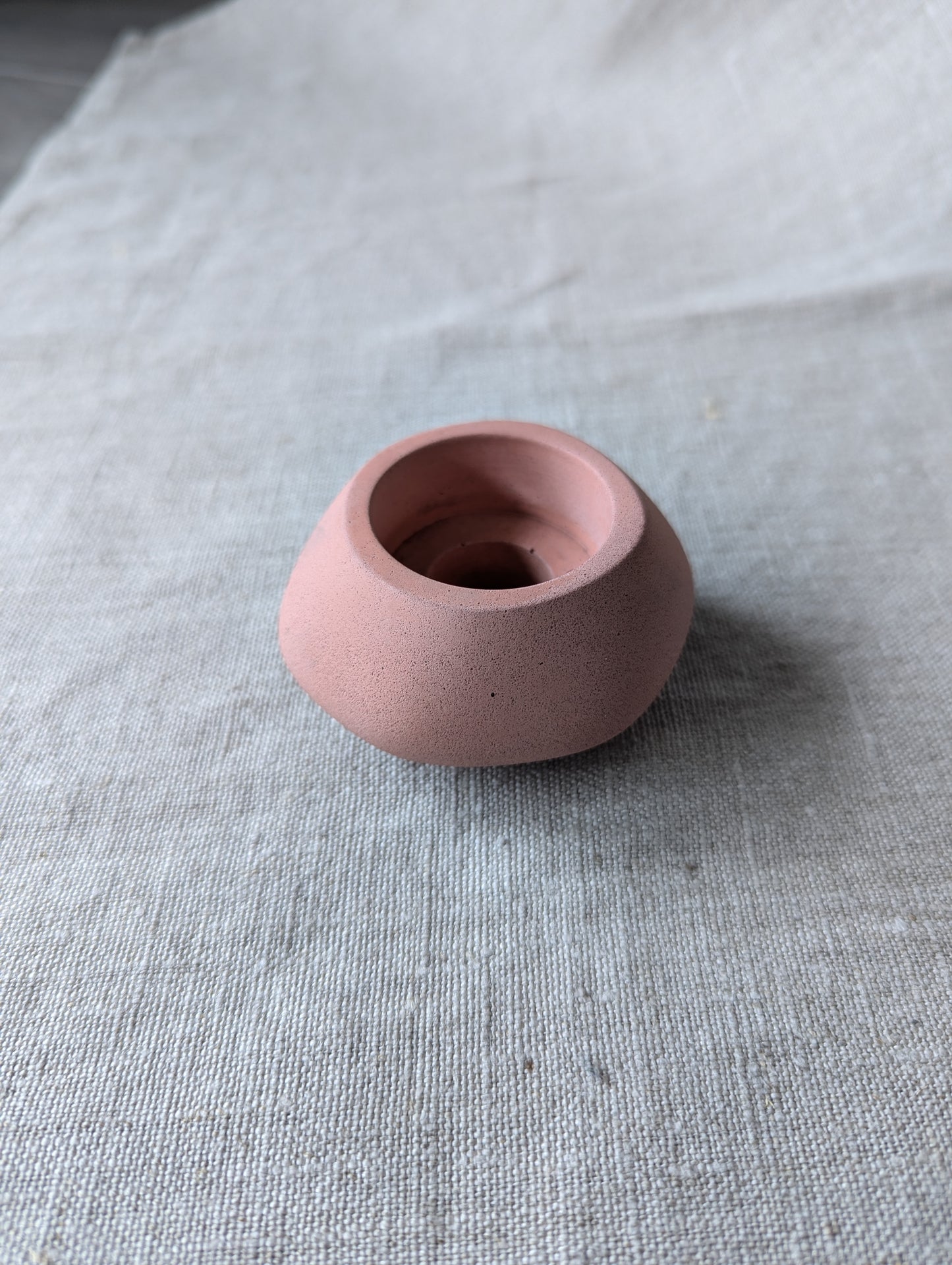 [Sample] Votsalo 2 in 1 concrete candle holder - Cinnamon rose