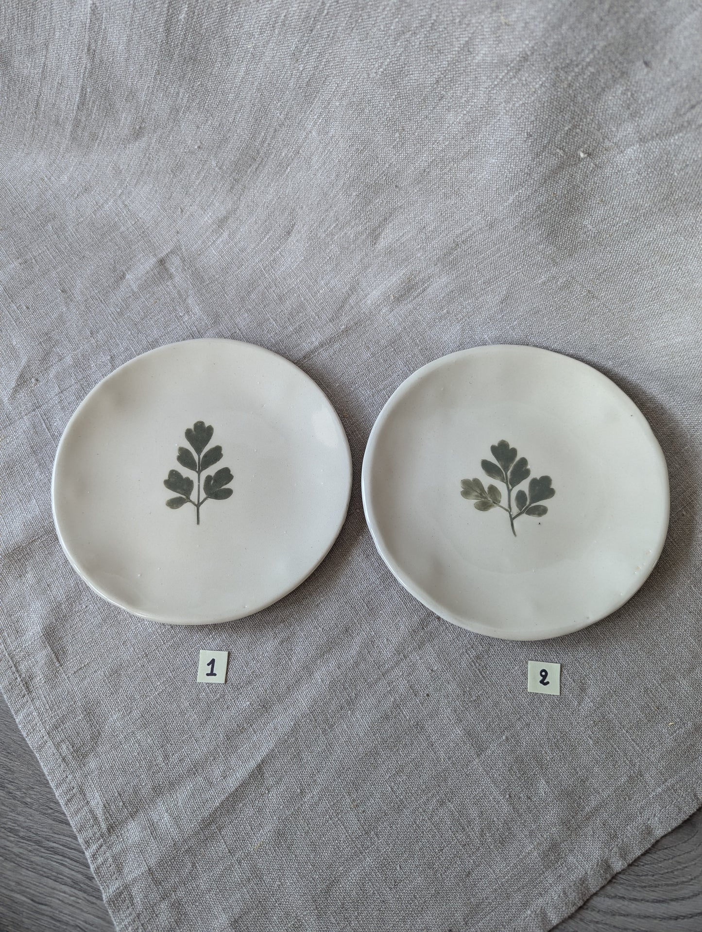 [Sample] Ceramic leaf dish - large (17cm)