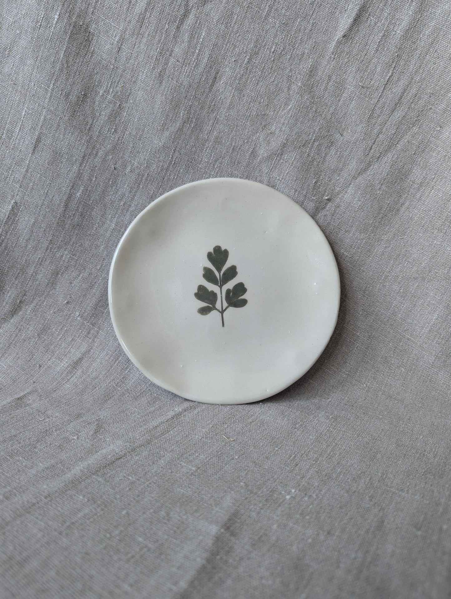 [Sample] Ceramic leaf dish - large (17cm)