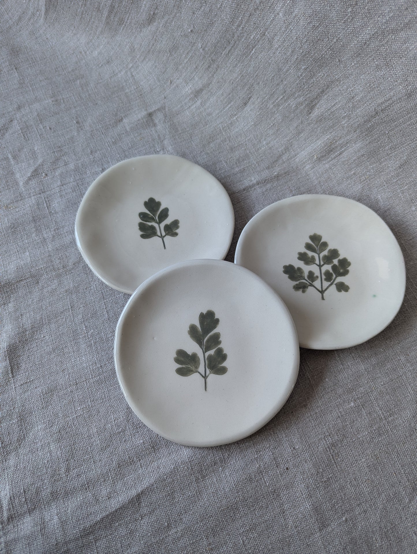 [Sample] Ceramic leaf dish - small (12.5cm)