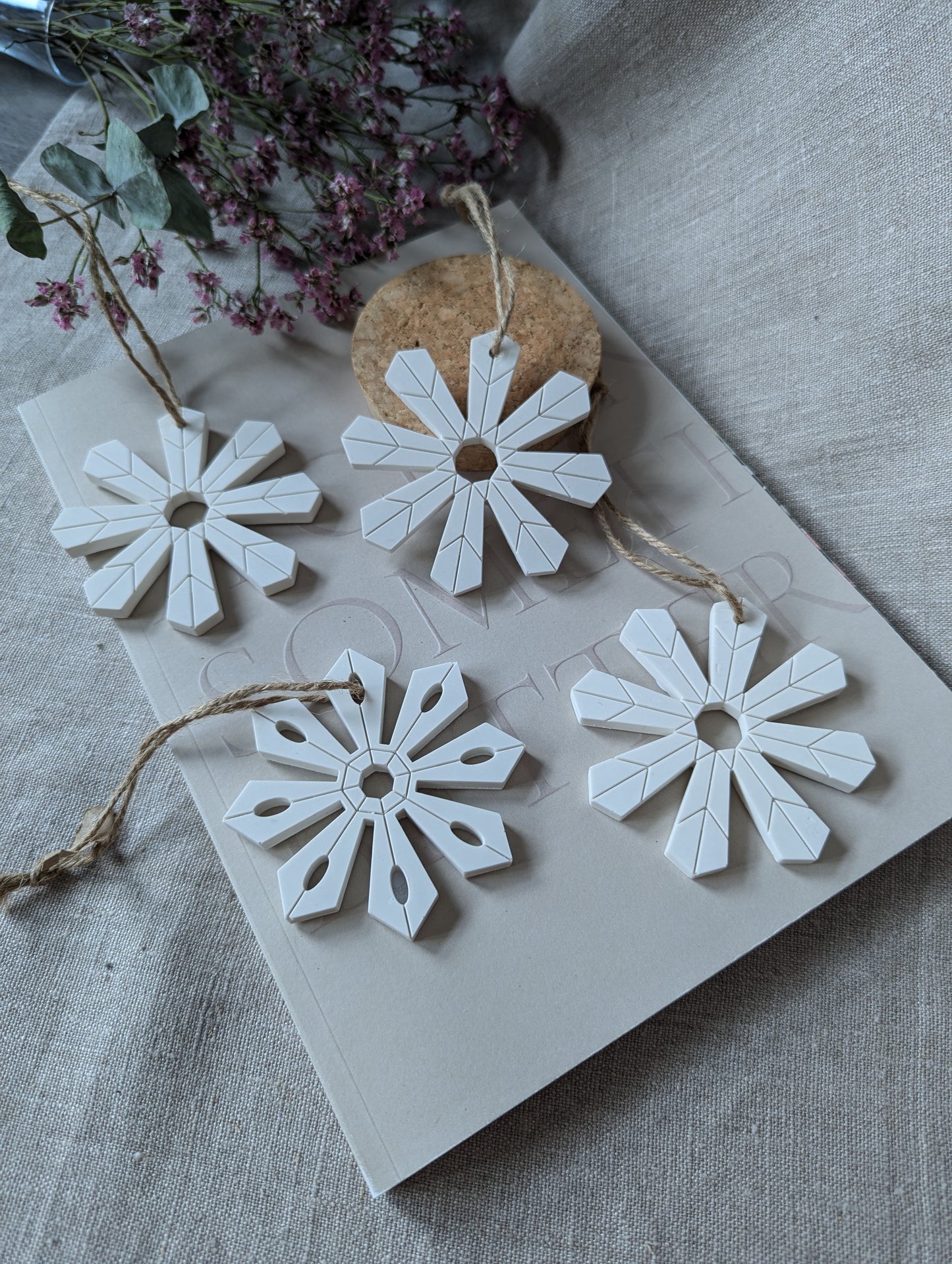 [End of line] Concrete snowflake decorations - single