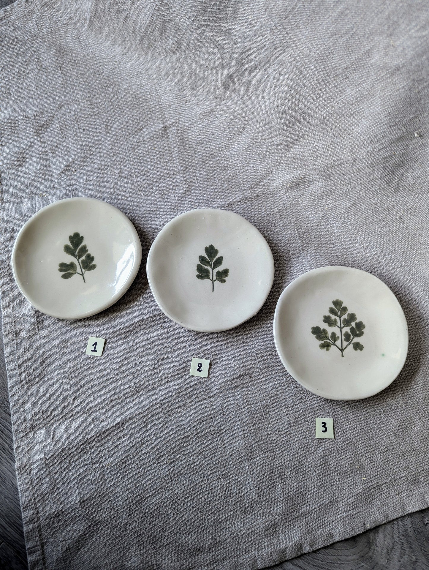 [Sample] Ceramic leaf dish - small (12.5cm)