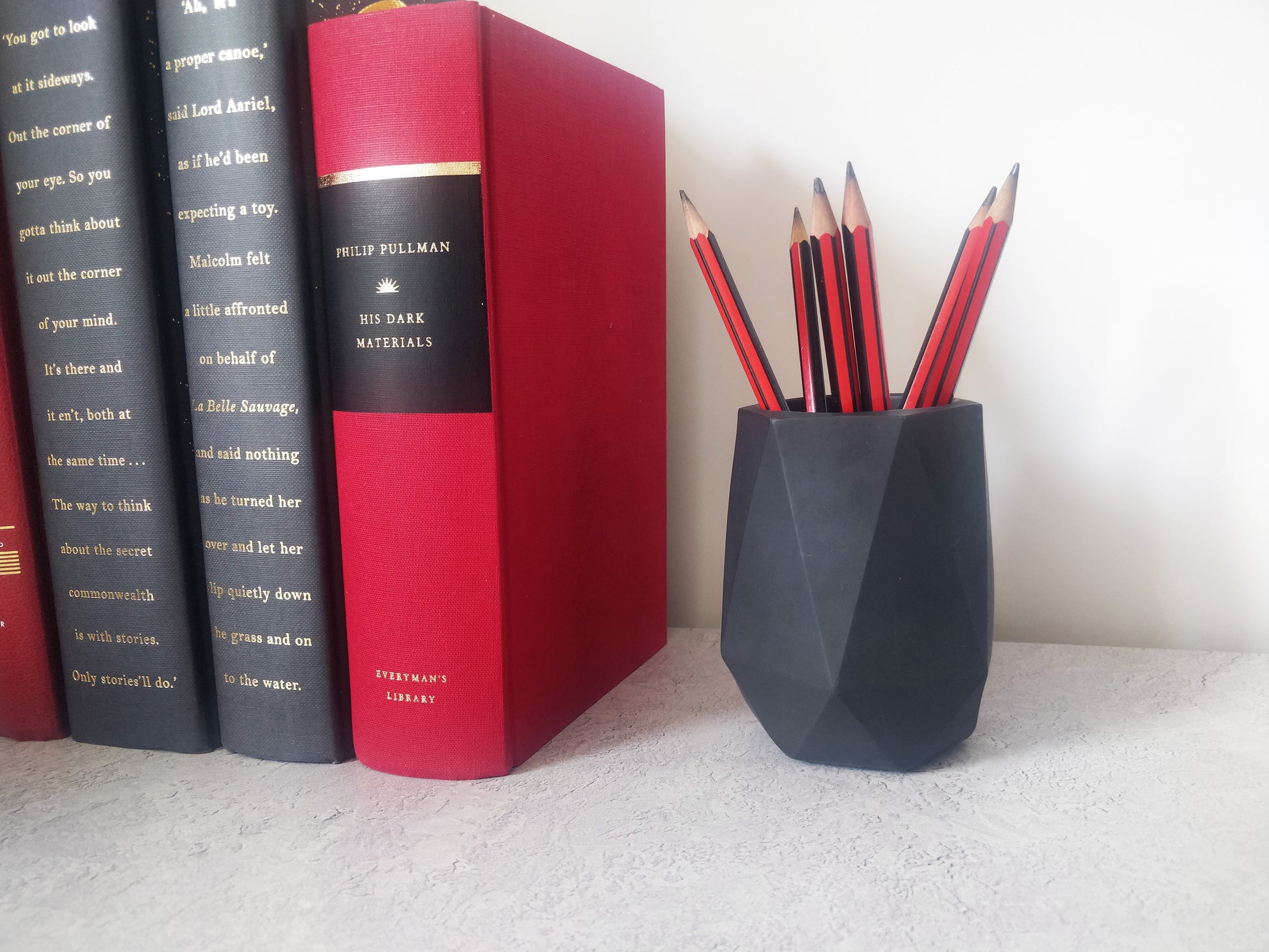 Concrete geometric pen holder - black | Vase for dried flowers | Contemporary home décor