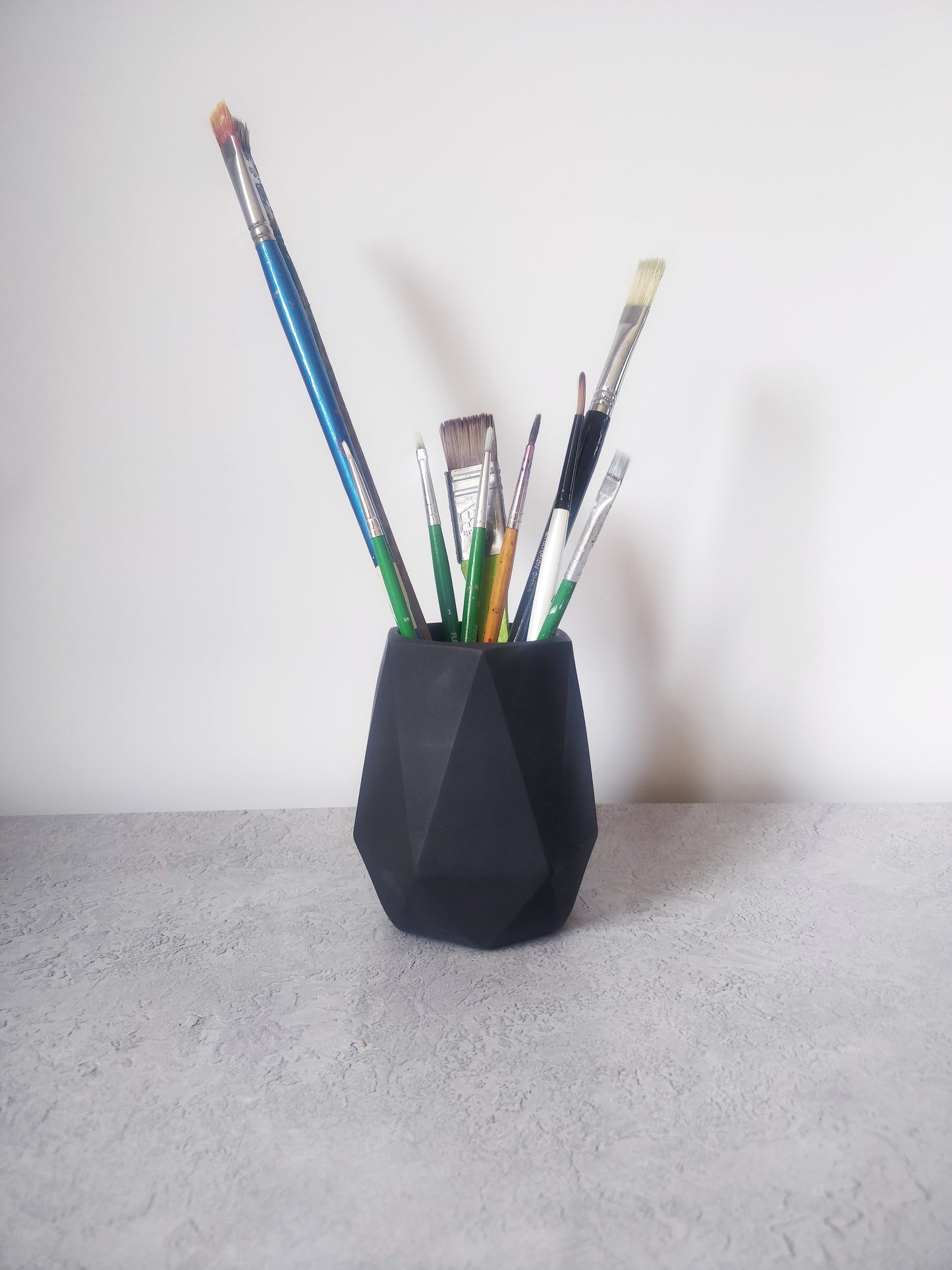 Concrete geometric pen holder - black | Vase for dried flowers | Contemporary home décor