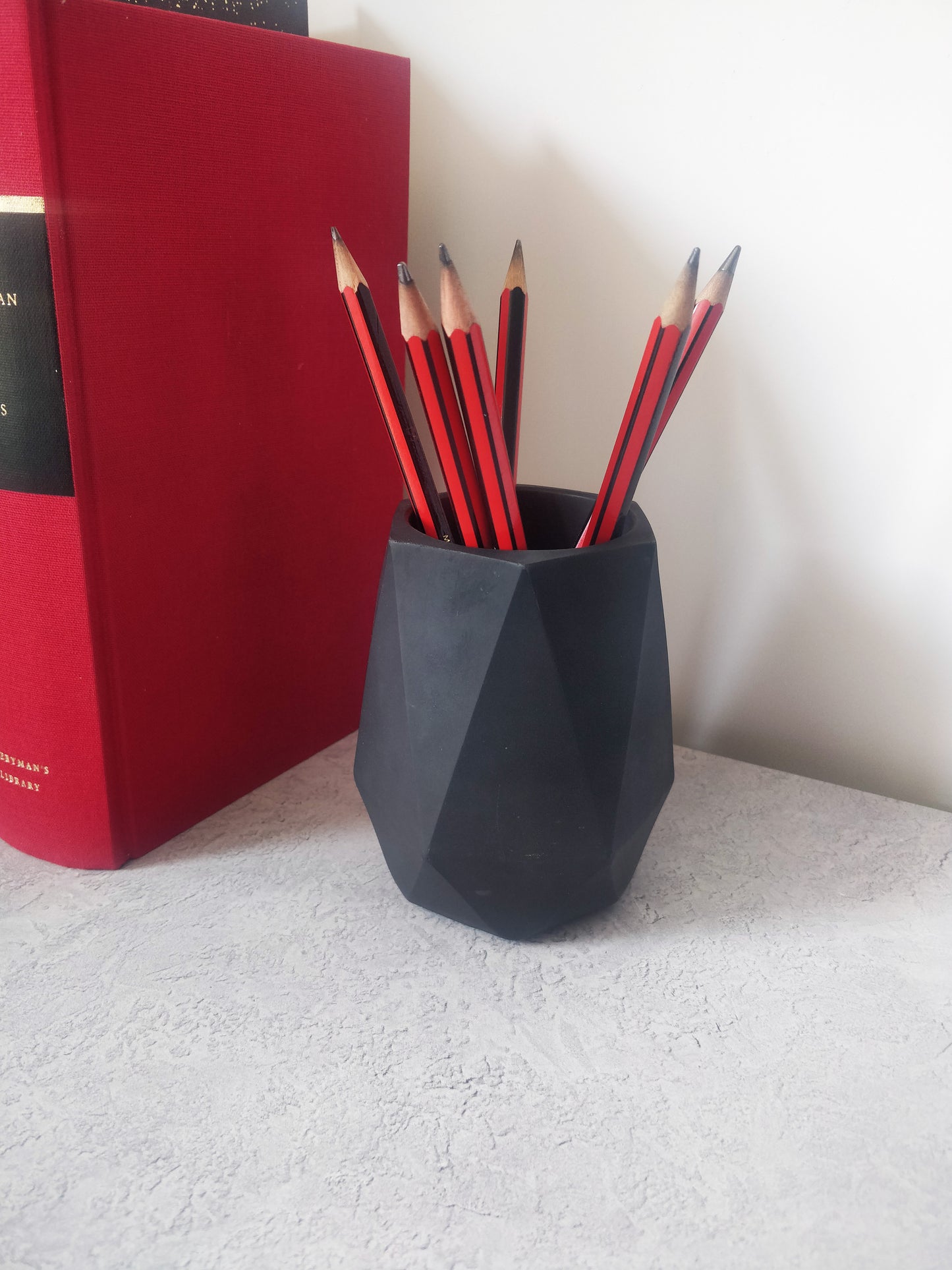 Concrete geometric pen holder - black | Vase for dried flowers | Contemporary home décor