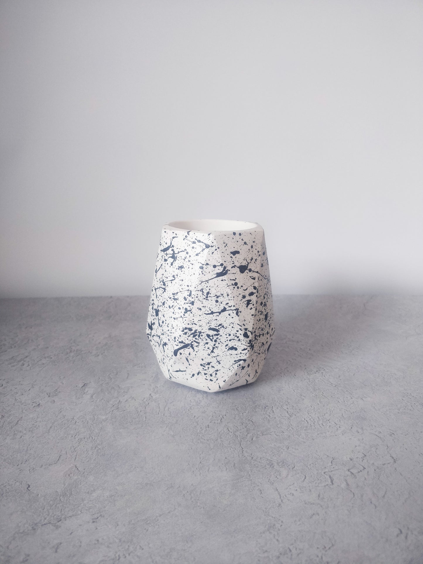 Concrete geometric pen holder - black splatter | Vase for dried flowers | Contemporary home décor