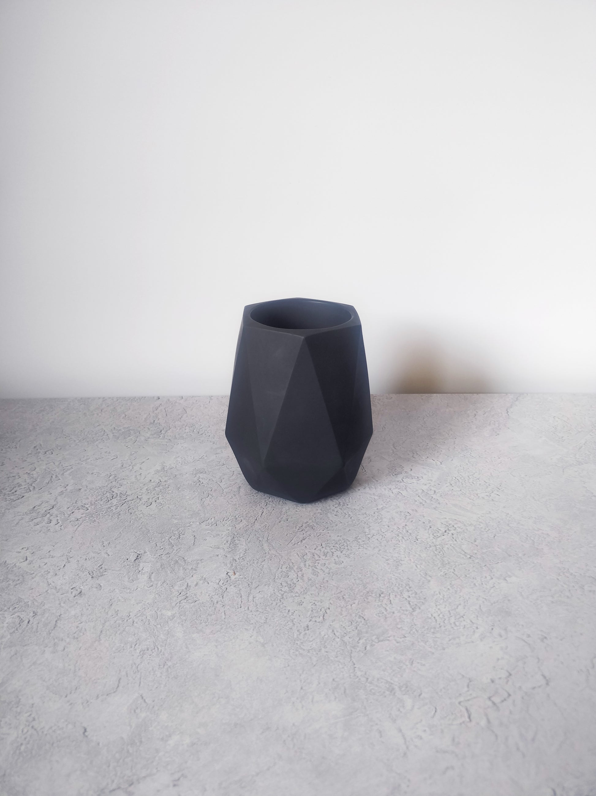 Concrete geometric pen holder - black | Vase for dried flowers | Contemporary home décor